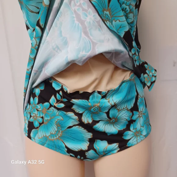 Maxine of Hollywood Cream and Blue Swimwear Size 16 - Picture 4 of 11